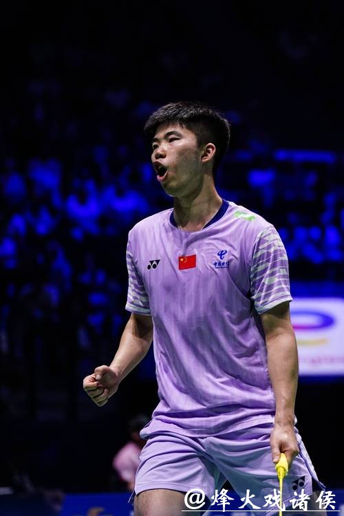 翁泓阳2-0晋级世锦赛八强 国羽提前锁定男单奖牌
