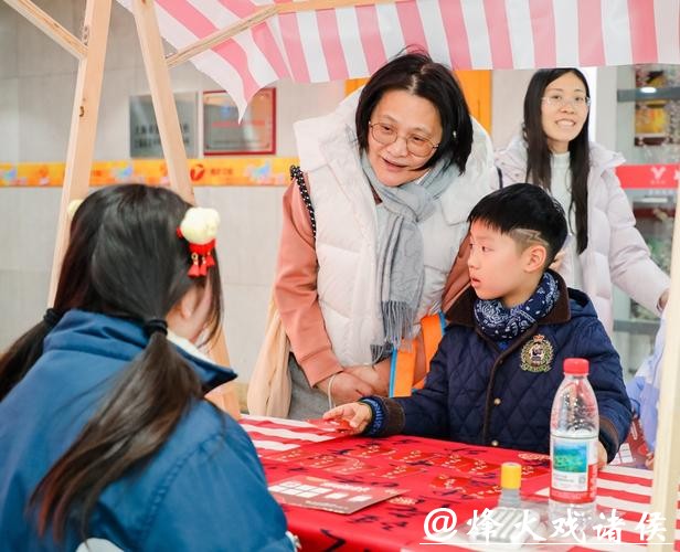 吟诗游园、串珠拓印，沉浸式体验新春民俗